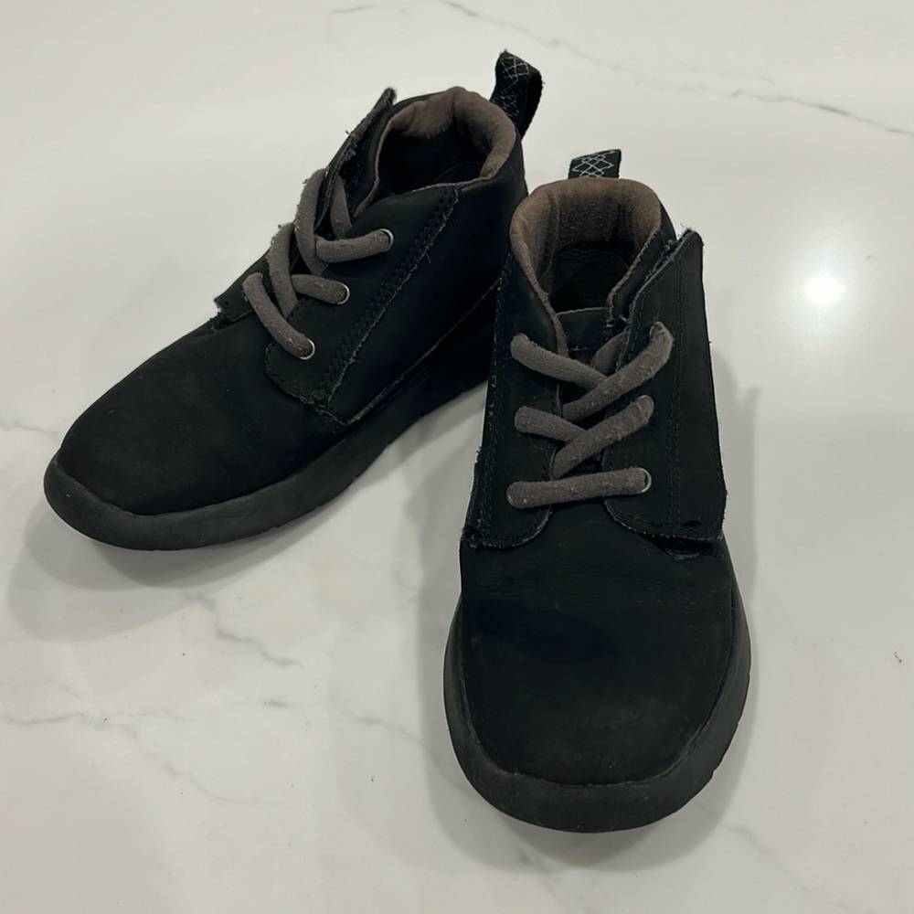 Ugg toddler boy spring/fall boots size 11